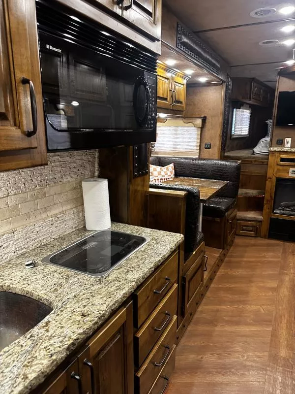 used Horse Trailers Platinum Coach  for sale, in Stephenville, TX Thumbnail 31