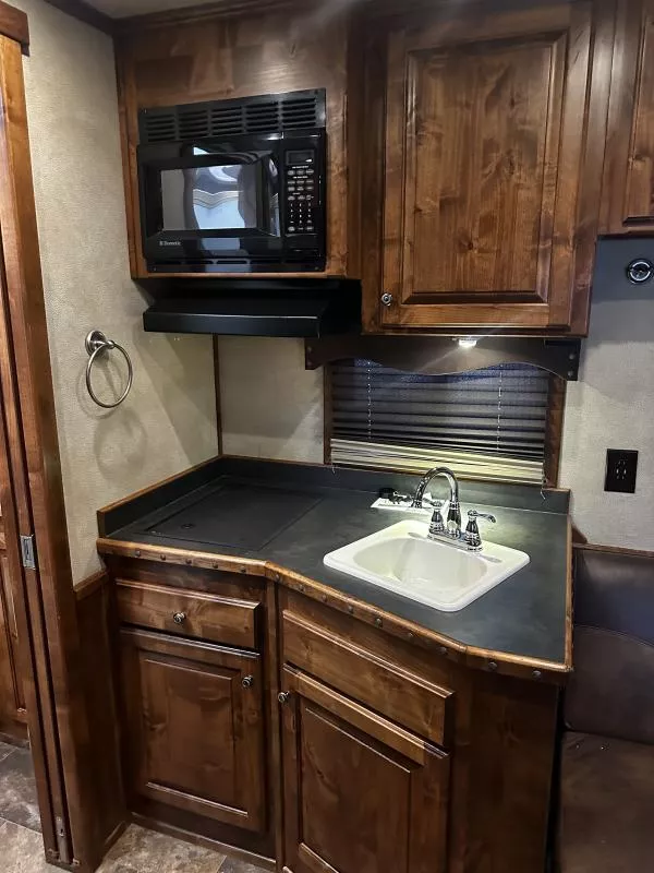 used Horse Trailers Elite Trailers  for sale, in Stephenville, TX Thumbnail 19