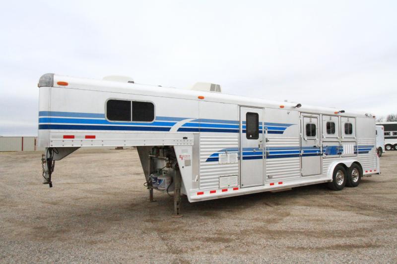 2000 4-Star 3H 12' SW LQ Horse Trailer 2000 4-Star 3H 12' SW LQ Horse Trailer
