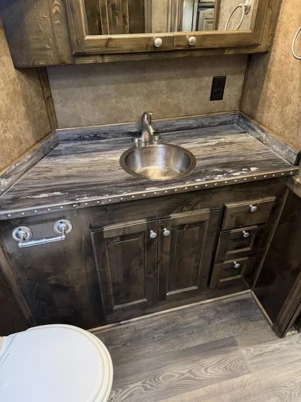 used Horse Trailers Platinum Coach  for sale, in Stephenville, TX Thumbnail 26