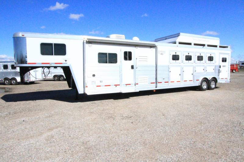 2013 Logan Coach Razor 4H 14' SW LQ Horse Trailer 2013 Logan Coach Razor 4H 14' SW LQ Horse Trailer