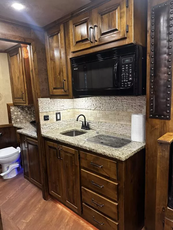 used Horse Trailers Platinum Coach  for sale, in Stephenville, TX Thumbnail 20