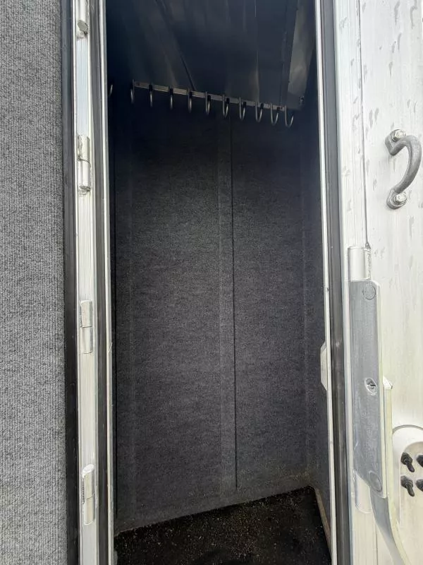 used Horse Trailers Platinum Coach  for sale, in Stephenville, TX Thumbnail 4