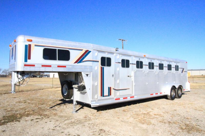 1999 C&C 6 Horse 4' DR Horse Trailer 1999 C&C 6 Horse 4' DR Horse Trailer