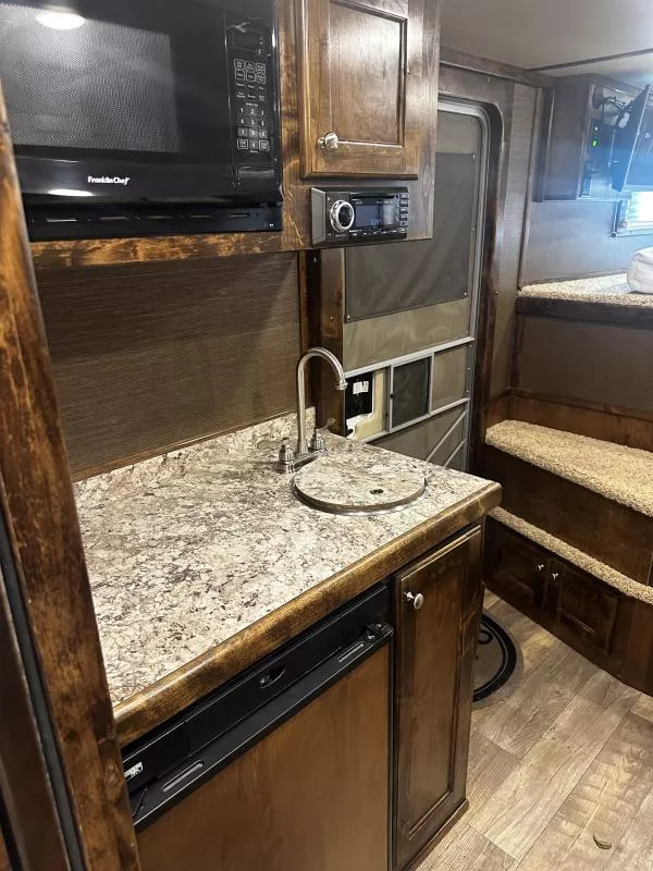 used Horse Trailers Platinum Coach  for sale, in Stephenville, TX Thumbnail 22