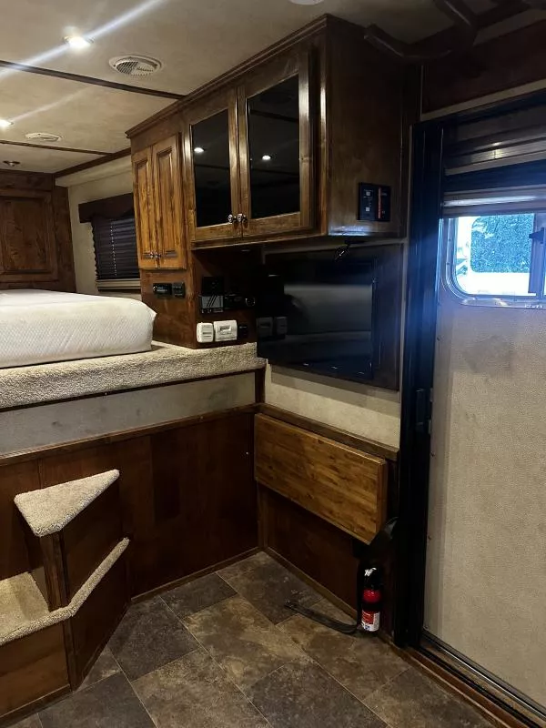 used Horse Trailers Elite Trailers  for sale, in Stephenville, TX Thumbnail 13