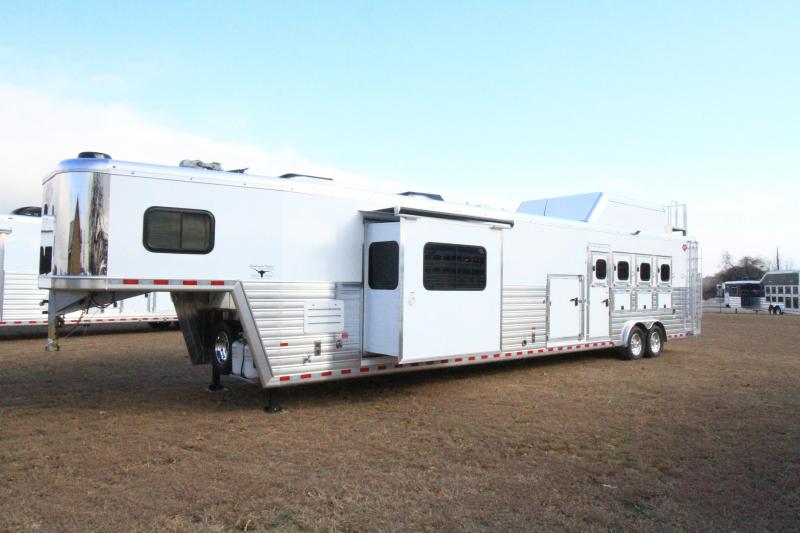 2021 Hart Tradition 4H 20' SW Outlaw LQ with Belly Tack Horse Trailer 2021 Hart Tradition 4H 20' SW Outlaw LQ with Belly Tack Horse Trailer