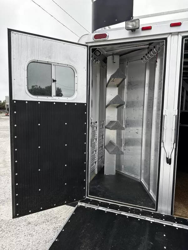 used Horse Trailers Platinum Coach  for sale, in Stephenville, TX Thumbnail 5