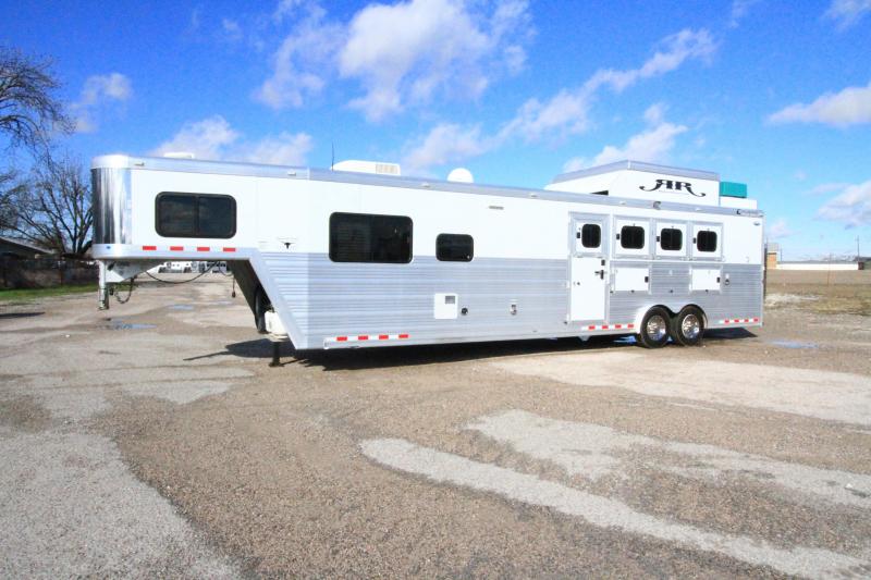 2013 Cimarron Northstar 4H 14' SW LQ Horse Trailer 2013 Cimarron Northstar 4H 14' SW LQ Horse Trailer