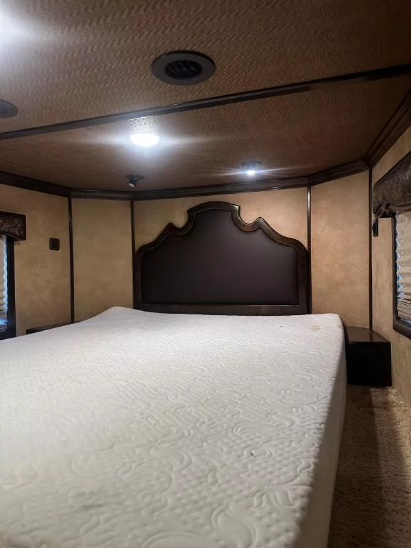 used Horse Trailers Platinum Coach  for sale, in Stephenville, TX Thumbnail 16