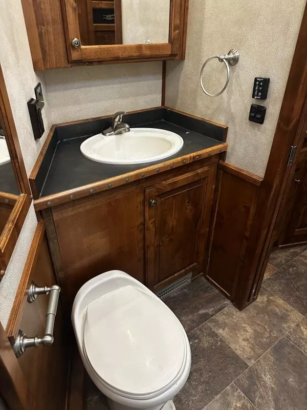 used Horse Trailers Elite Trailers  for sale, in Stephenville, TX Thumbnail 23