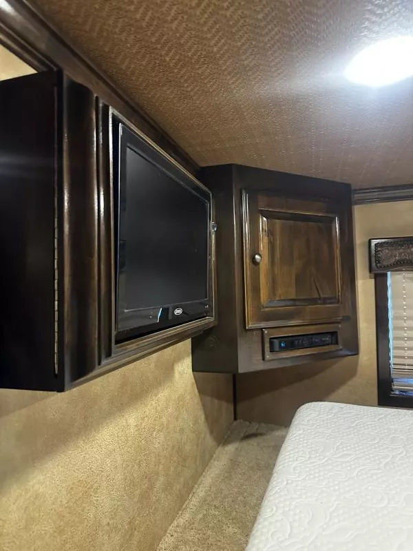 used Horse Trailers Platinum Coach  for sale, in Stephenville, TX Thumbnail 17