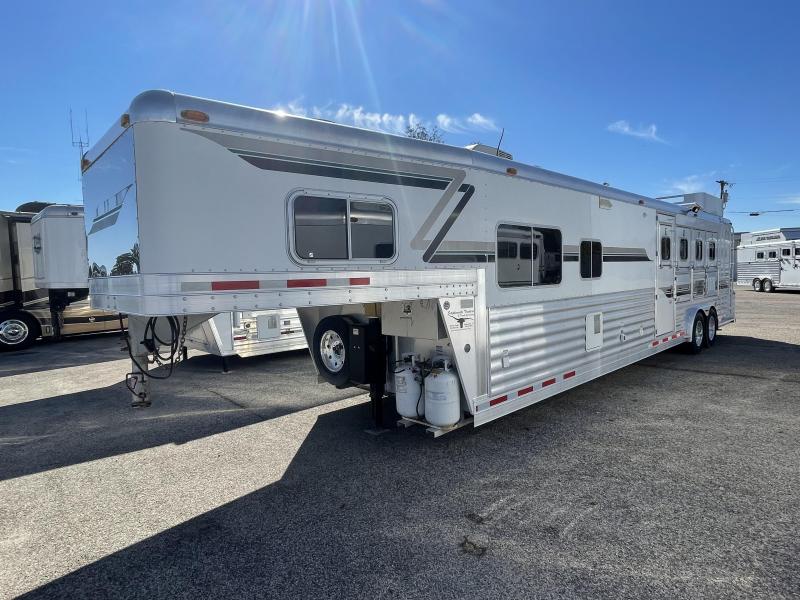 2004 4-Star 4 Horse 16' SW LQ 2004 4-Star 4 Horse 16' SW LQ