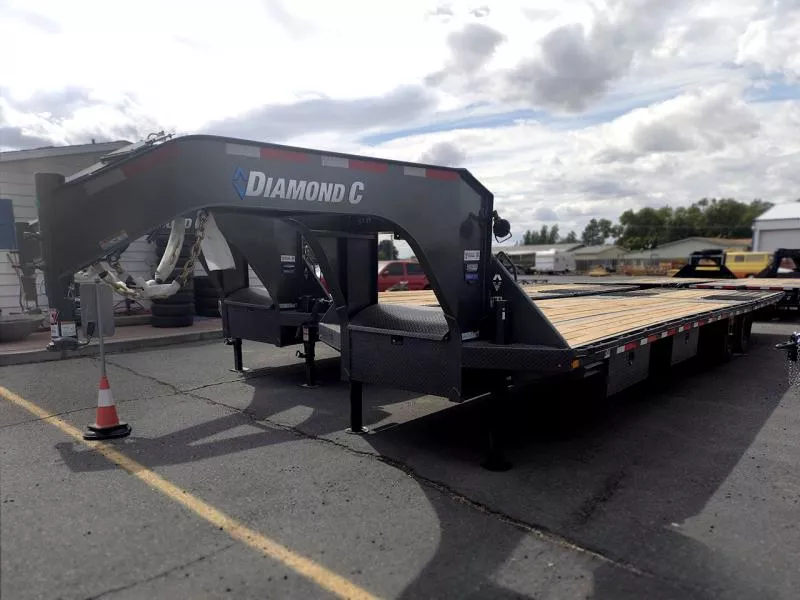 Diamond C 8.5 x 35 24K Gooseneck Equipment Trailer w/Blackwood Hydraulic Dovetail
