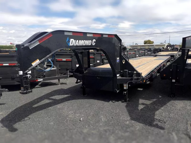 Diamond C 8.5 x 35 20K Pacesetter Goosneneck Equipment Trailer w/Max Ramps and Spare