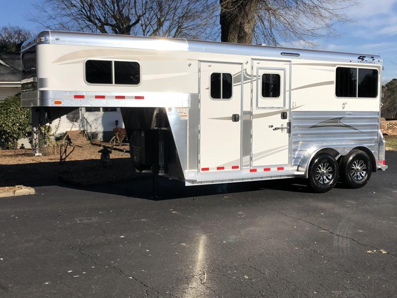 2023 4 Star 2 Horse GN Deluxe with Quiet Ride 2023 4 Star 2 Horse GN Deluxe with Quiet Ride