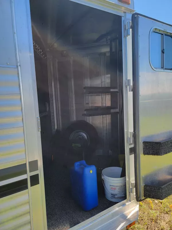 used Horse Trailers Four Star  for sale, in Minneapolis, MN Thumbnail 5