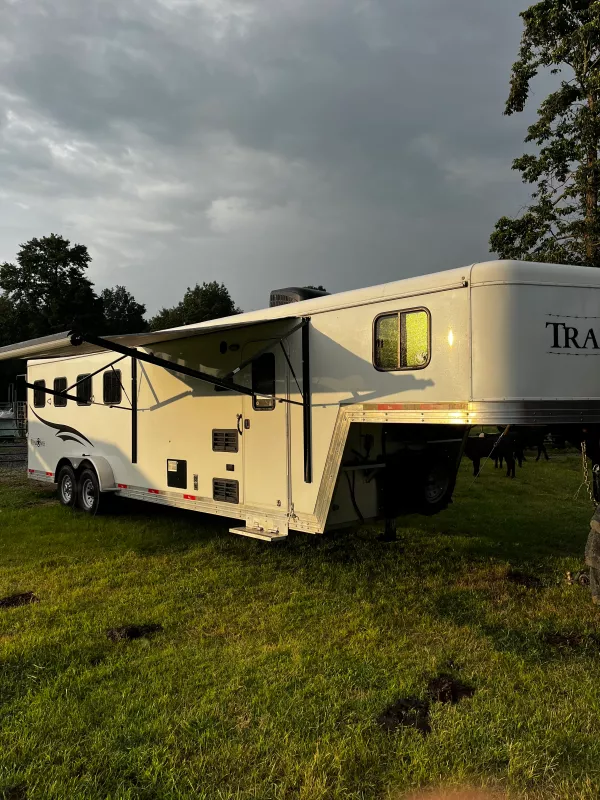 2015 Bison Trailers Trailboss Horse & Livestock