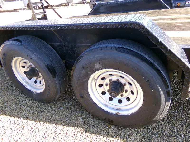 used Equipment / Flatbed Trailers Road Warrior  for sale, in Nashua, IA Thumbnail 2