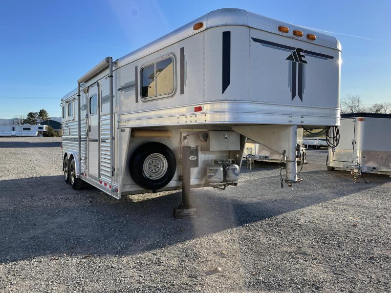 2001 Elite Trailers 2H SL GN LQ Horse Trailer 2001 Elite Trailers 2H SL GN LQ Horse Trailer