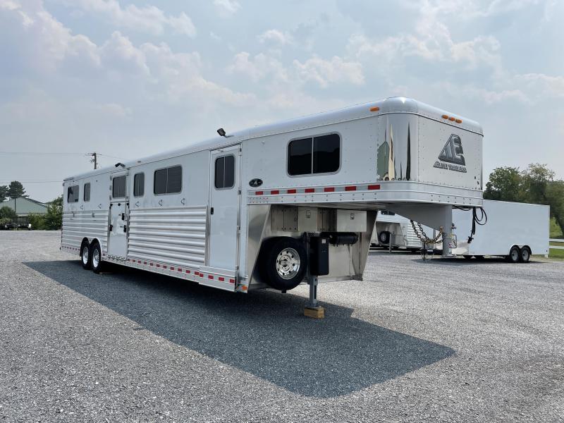 2022 Elite Trailers 6H HEAD TO HEAD Horse Trailer 2022 Elite Trailers 6H HEAD TO HEAD Horse Trailer