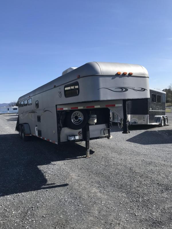 2003 Double D 4H GN LQ Horse Trailer 2003 Double D 4H GN LQ Horse Trailer
