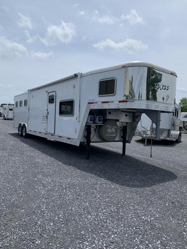 2006 Exiss Trailers 3H SL LQ Horse Trailer 2006 Exiss Trailers 3H SL LQ Horse Trailer