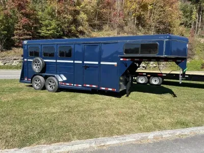 2025 Valley Trailers 3920 Gooseneck THOROUGHBRED 12K 6.8W X 18L X 7TALL 3 HORSE SLANT WITH ALUM WHEE