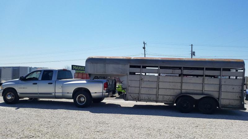 1995 Delta Manufacturing Gooseneck Livestock Trailer 1995 Delta Manufacturing Gooseneck Livestock Trailer