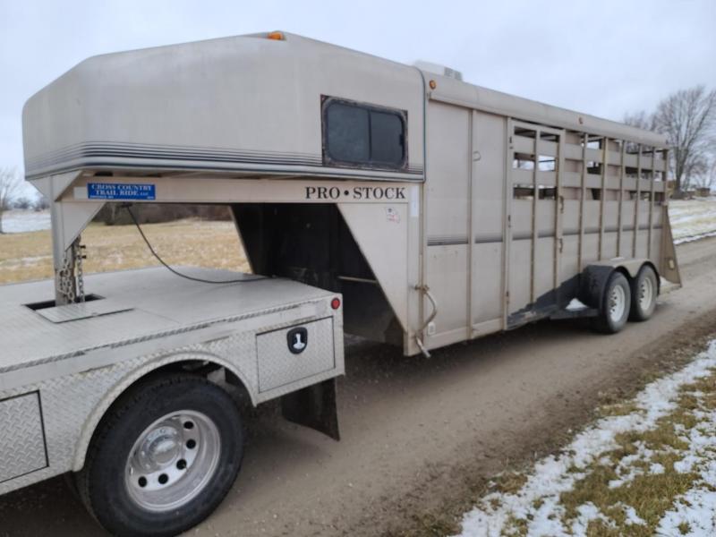 2002 Maxwell 18' three Horse Trailer 2002 Maxwell 18' three Horse Trailer