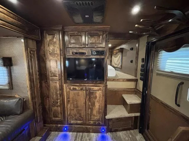 used Horse Trailers Bloomer  for sale, in Boerne, TX Thumbnail 12