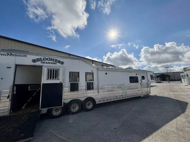 used Horse Trailers Bloomer  for sale, in Boerne, TX Thumbnail 2