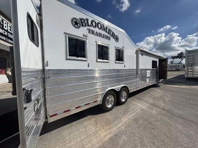 used Horse Trailers Bloomer  for sale, in Boerne, TX Thumbnail 3