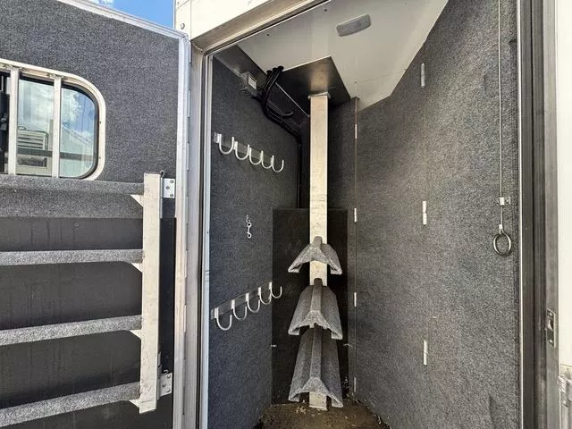 used Horse Trailers Bloomer  for sale, in Boerne, TX Thumbnail 5