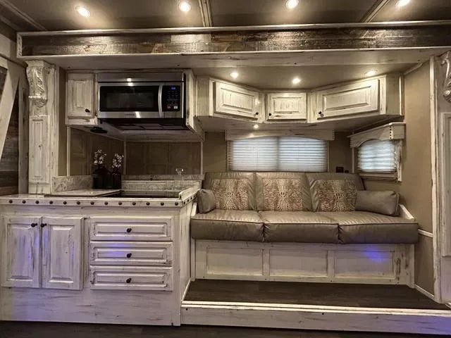 used Horse Trailers Bloomer  for sale, in Boerne, TX Thumbnail 9