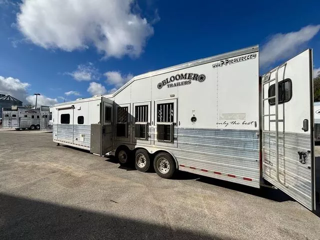 used Horse Trailers Bloomer  for sale, in Boerne, TX Thumbnail 5