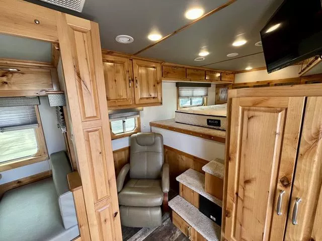 used Horse Trailers Platinum Coach  for sale, in Boerne, TX Thumbnail 10