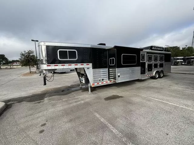 used Horse Trailers Elite Trailers  for sale, in Boerne, TX Thumbnail 3