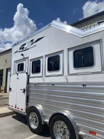used Horse Trailers 4-Star Trailers  for sale, in Boerne, TX Thumbnail 2