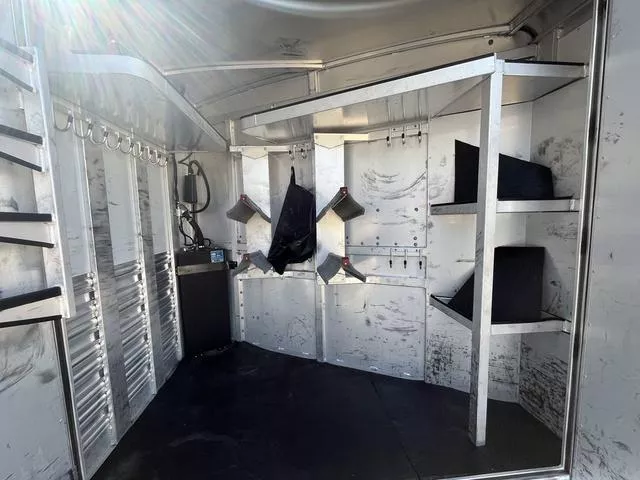 used Horse Trailers Platinum Coach  for sale, in Boerne, TX Thumbnail 6