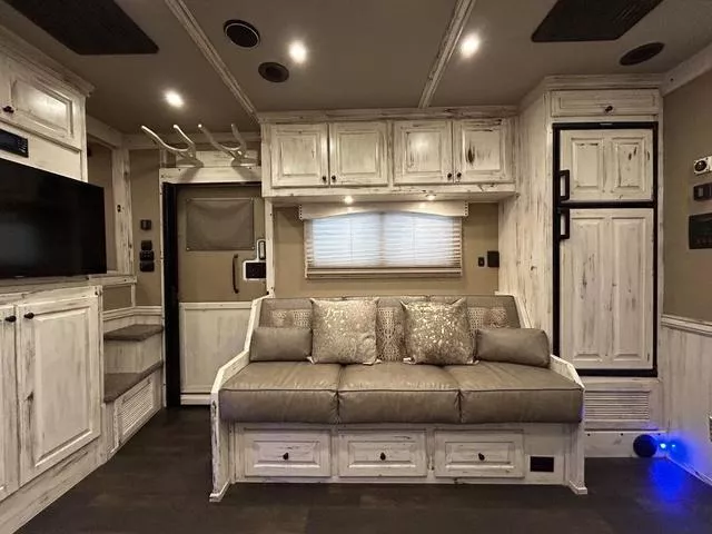 used Horse Trailers Bloomer  for sale, in Boerne, TX Thumbnail 10