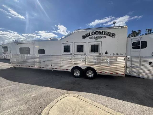 used Horse Trailers Bloomer  for sale, in Boerne, TX Thumbnail 6