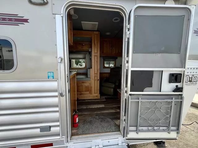 used Horse Trailers Platinum Coach  for sale, in Boerne, TX Thumbnail 9