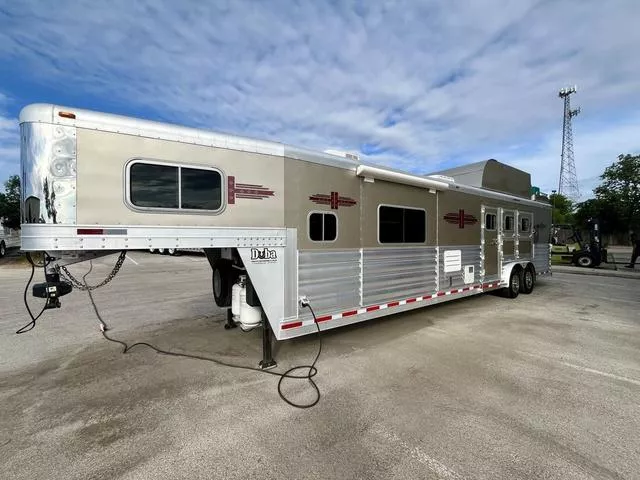 used Horse Trailers Platinum Coach  for sale, in Boerne, TX Thumbnail 3