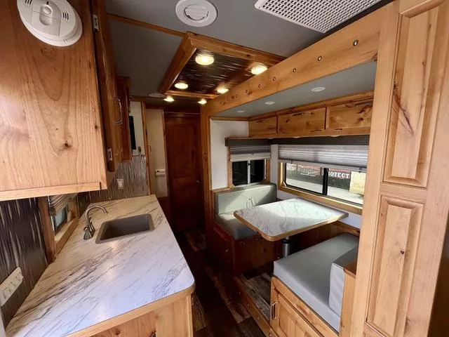 used Horse Trailers Platinum Coach  for sale, in Boerne, TX Thumbnail 12