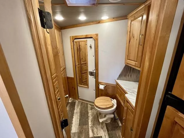 used Horse Trailers Platinum Coach  for sale, in Boerne, TX Thumbnail 15