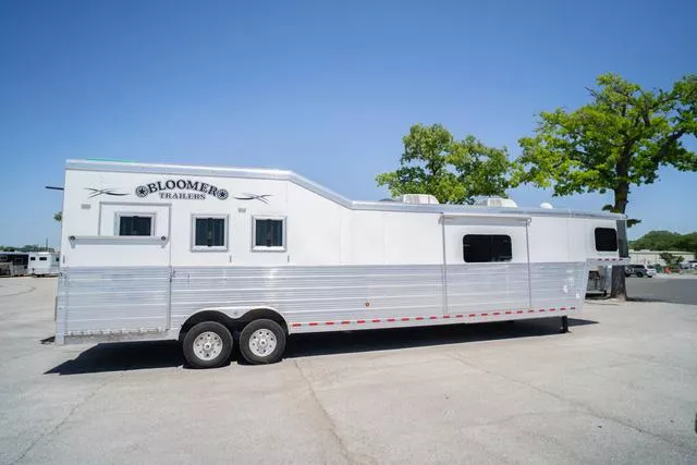 used Horse Trailers Bloomer  for sale, in Boerne, TX Thumbnail 7