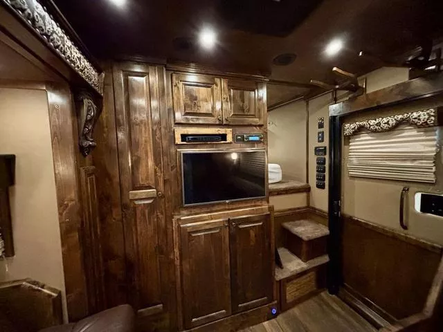 used Horse Trailers Bloomer  for sale, in Boerne, TX Thumbnail 11