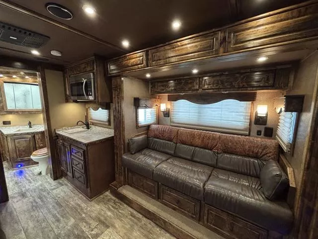 used Horse Trailers Bloomer  for sale, in Boerne, TX Thumbnail 11