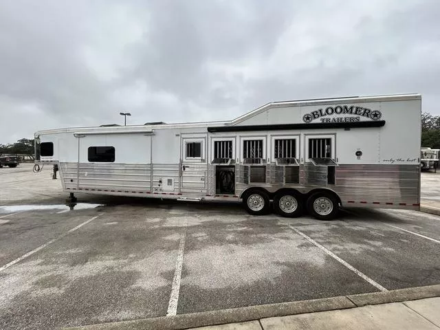used Horse Trailers Bloomer  for sale, in Boerne, TX Thumbnail 2